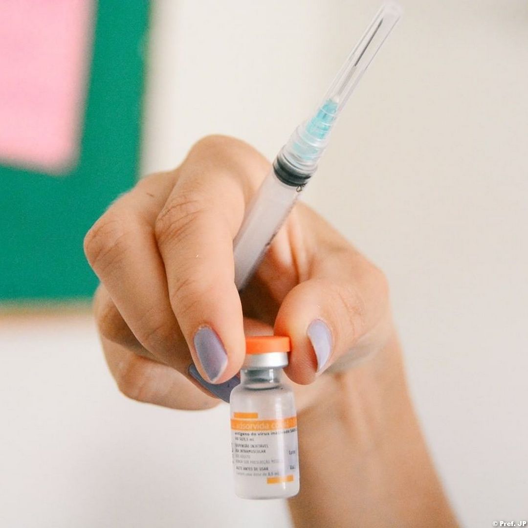 ? MS autoriza estados e municípios a vacinarem toda população acima de 18 anos