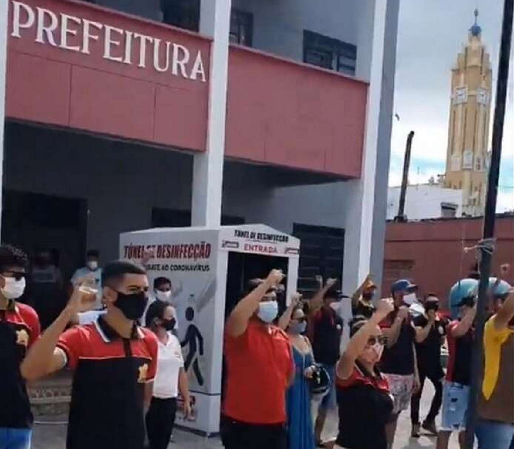 ? VÍDEOS: Funcionários de bares e restaurantes de Cajazeiras protestam contra decreto e temem demissões