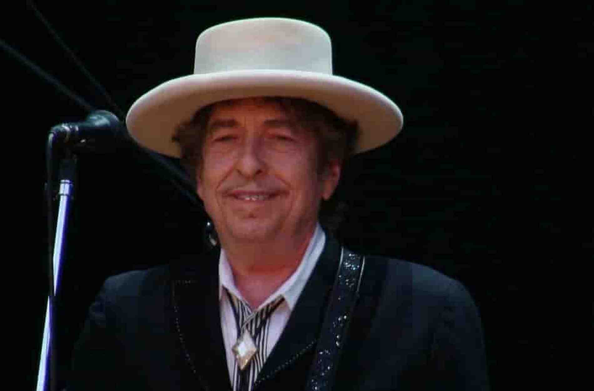 ? Misterioso, complexo e denso, Bob Dylan completa 80 anos