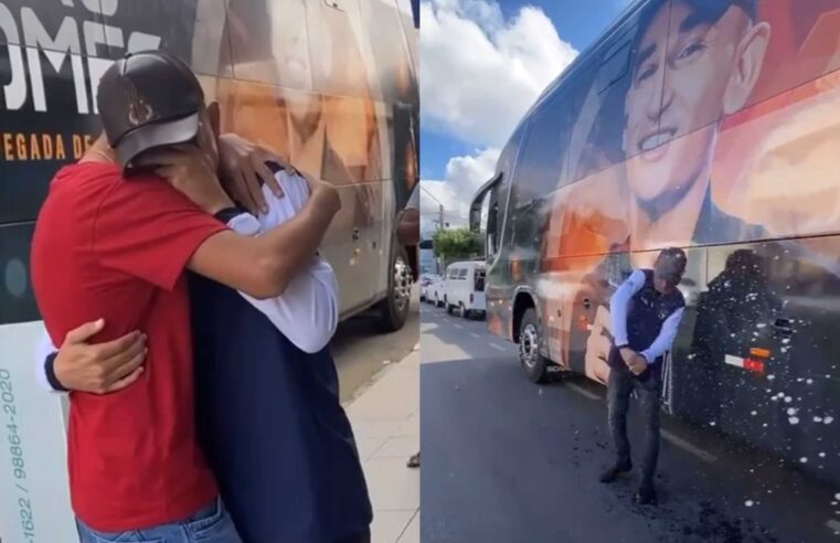 ? João Gomes chora e celebra a compra do seu primeiro ônibus da carreira