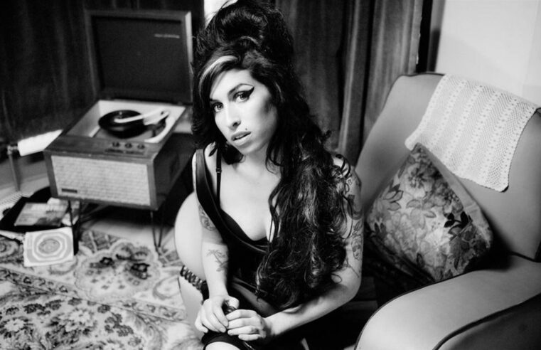 ?? Amy Winehouse: veja as 10 músicas mais tocadas nos 10 anos sem a cantora