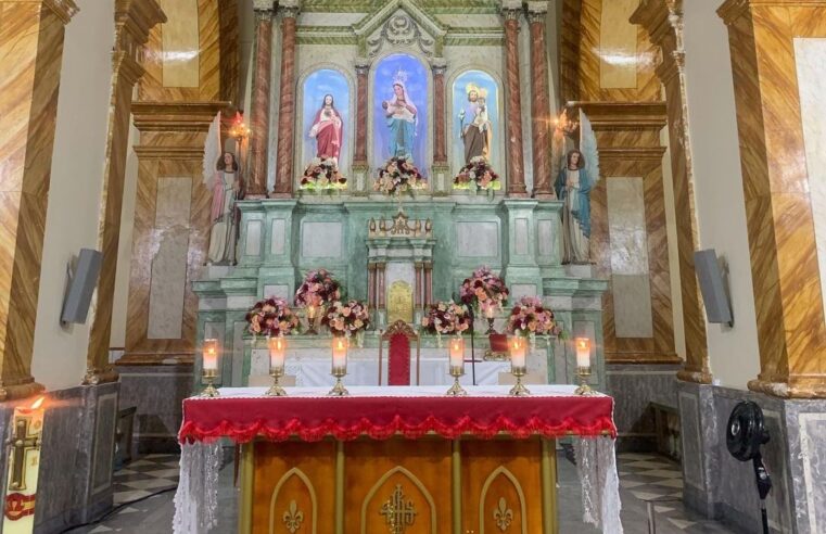 ? Bispo da diocese de Cajazeiras celebra o sacramento do crisma de 72 jovens em Sousa; Imagens