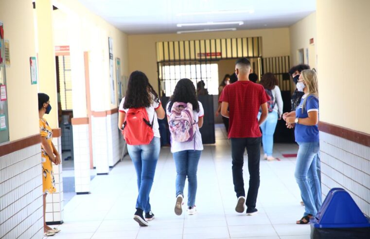? Estudantes de escolas públicas e privadas voltam às aulas após desmotivação causada do remoto