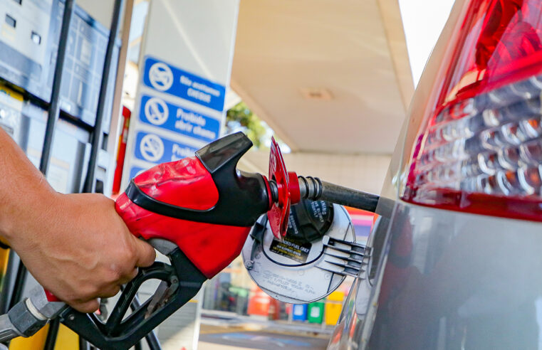 ⛽? Litro da gasolina comum dispara e já ultrapassa R$ 7 em regiões do Brasil