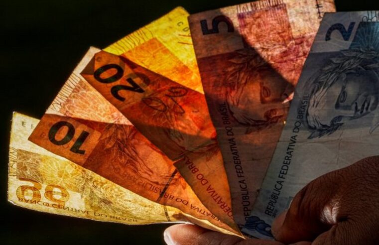 ? Governo propõe salário                                                 mínimo de R$ 1.169 para 2022, sem aumento acima da inflação