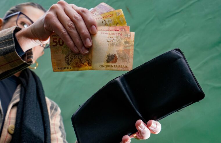 ? Cerca de 83 milhões de empregados brasileiros aguardam o pagamento do 13º salário