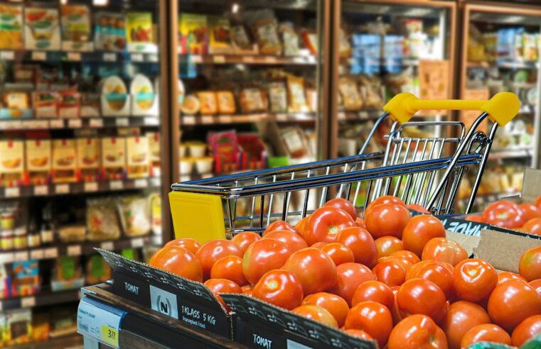 ? Pressionada pelos alimentos, inflação tem maior alta para janeiro em 6 anos
