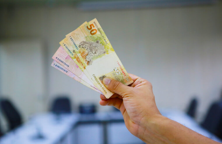 ? Governo propõe salário mínimo de R$ 1.294 para 2023, quarto ano seguido sem aumento real