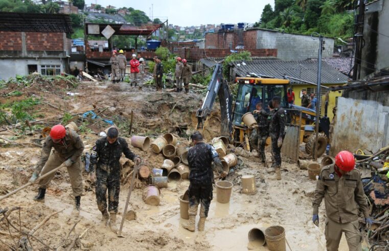🚒 Chuvas em PE deixam rastro trágico com dezenas de mortes, desaparecidos e desabrigados