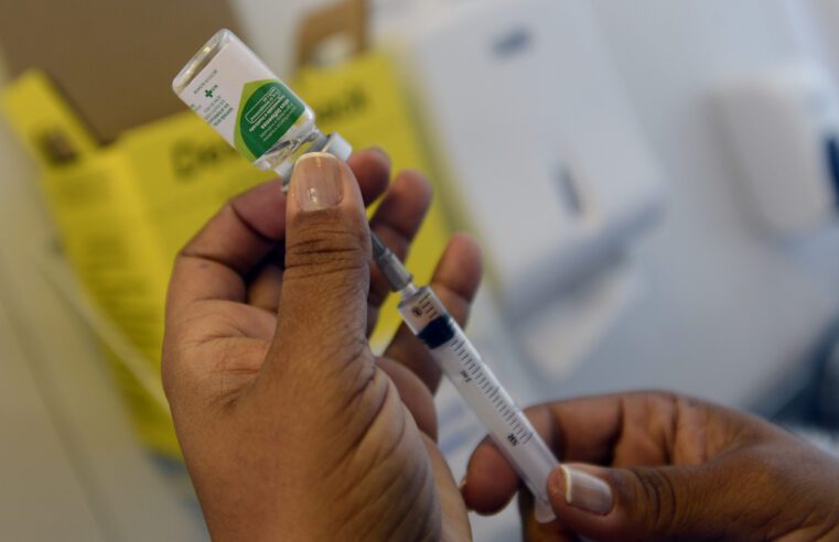 ?? Com baixa procura, vacinação contra gripe atinge 55% do público-alvo