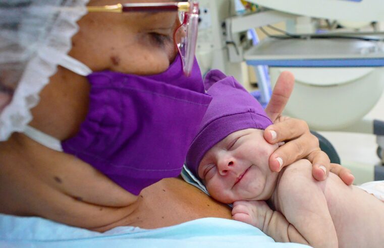 💜 Campanha durante todo este mês quer estimular mais contato da mãe com o bebê prematuro