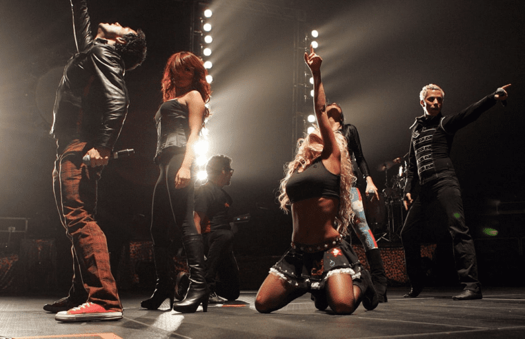 👏🤩 Fenômeno nos anos 2000, banda RBD anuncia turnê mundial para 2023