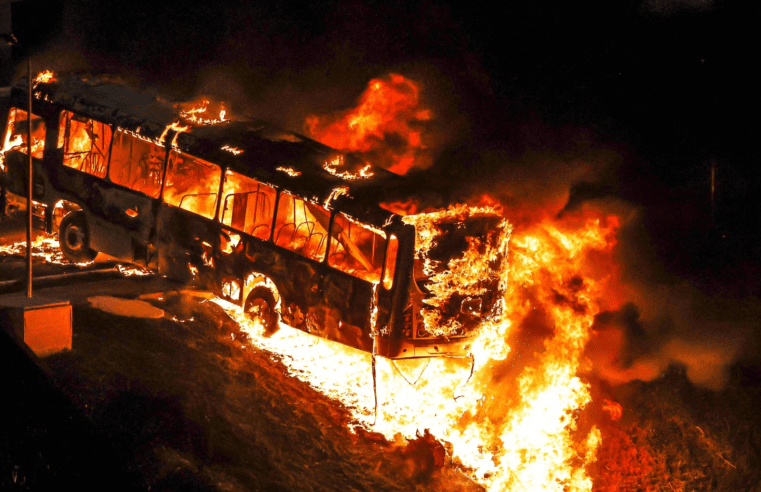 🚔 Criminosos Bolsonaristas são presos por incendiar veículos, ônibus e tentativa de golpe