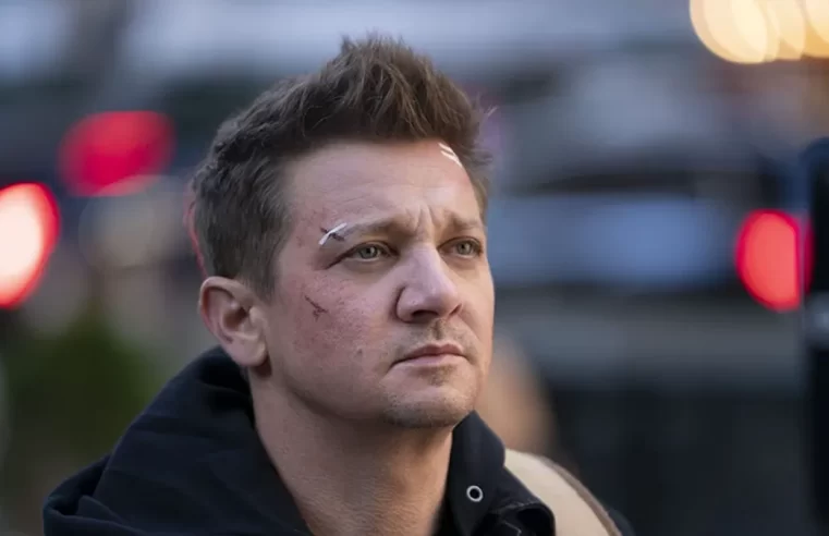 💣💥 Jeremy Renner, ator que interpreta Gavião Arqueiro, se fere gravemente limpando neve