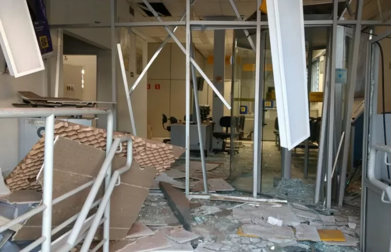 🚔🧨💥 Bando fortemente armado explode agência bancária em cidade paraibana