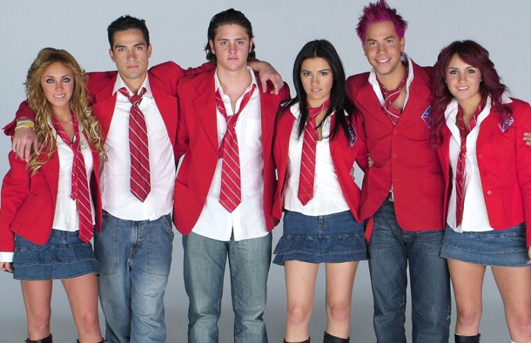 📺 Novela Rebelde será reprisada no Brasil após 10 anos em meio à turnê da banda