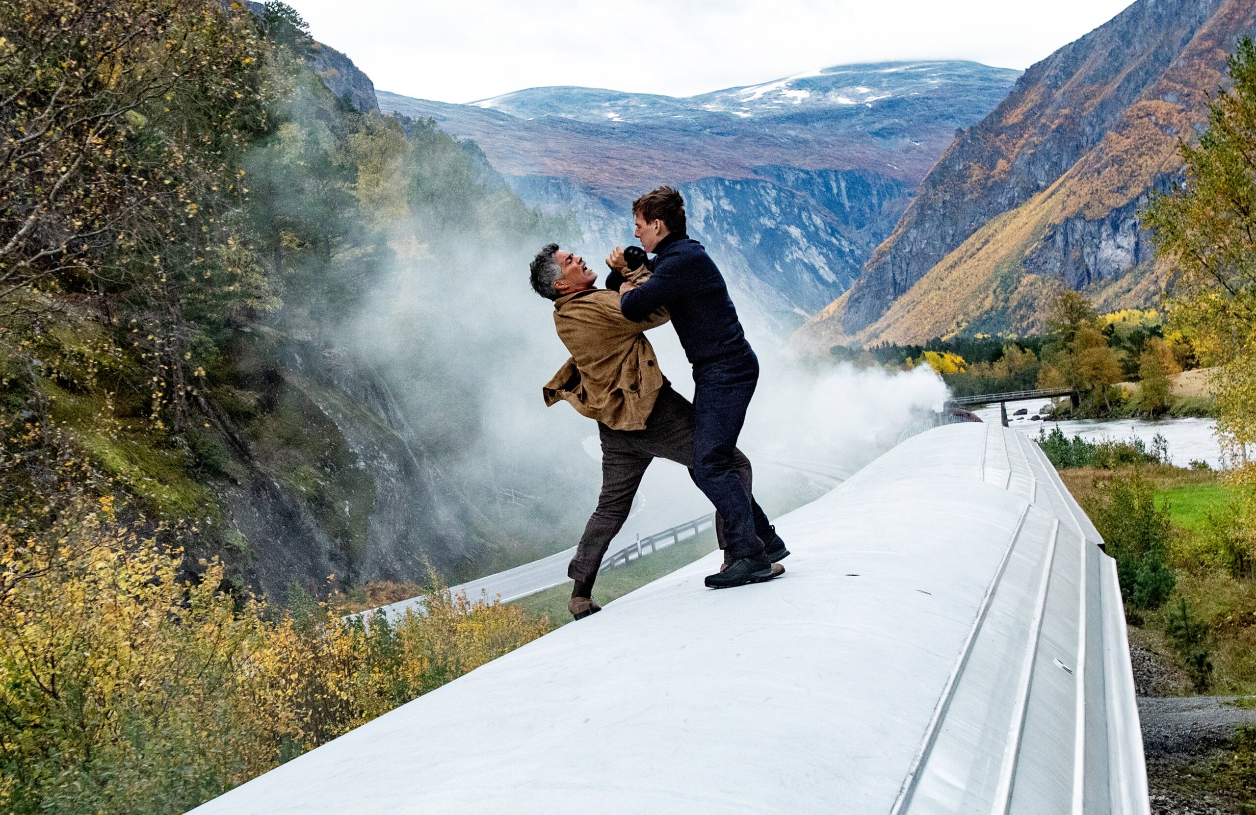 🏍💨 Missão Impossível 7: Tom Cruise desafia a morte ao entrar em ação no novo trailer tenso