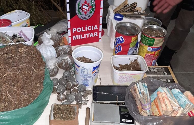 🚨 Casal é preso por uso de residência como ponto de tráfico de drogas em Cajazeiras