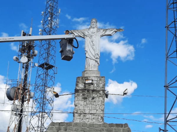 🙌 Estátua do Cristo Redentor, em Cajazeiras, chega aos 84 anos aguardando a retirada de antenas