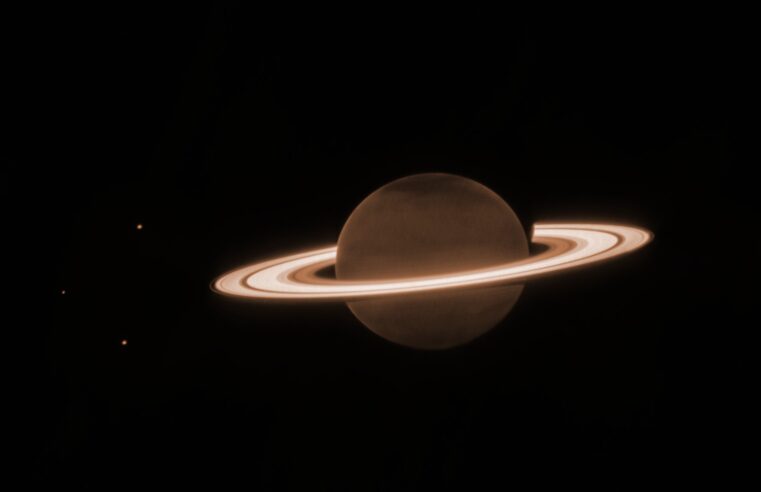 🪐 Nasa divulga imagem inédita de Saturno que mostra luminosidade dos anéis do planeta