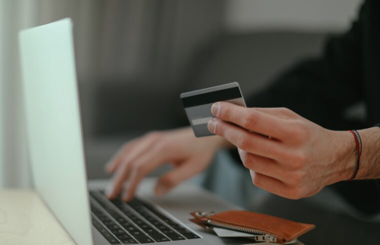 ⚠️ Brasil registra dois milhões de tentativas de fraudes em compras na internet, no primeiro semestre