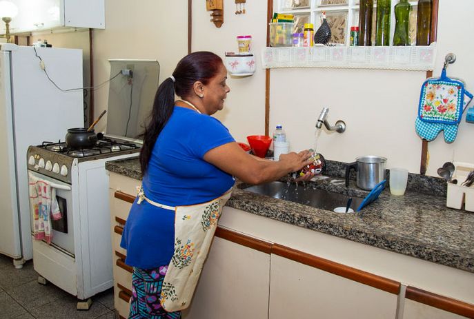 🧏‍♀️ Na Paraíba, mulheres dedicam o dobro do tempo de homens em trabalhos domésticos
