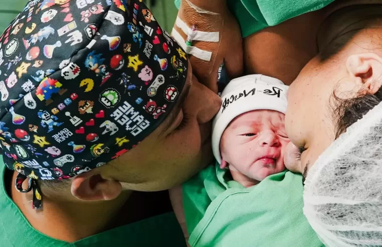 |👪 IMAGENS: Após nascimento do filho, João Gomes faz reflexão: ‘O cara mais feliz do mundo’