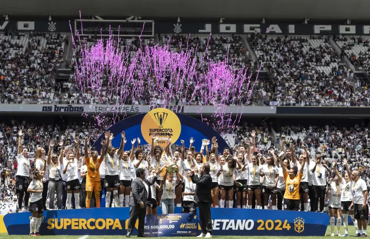 |🏆 Com recorde de público, Timão bate Cruzeiro e conquista tri da Supercopa feminina