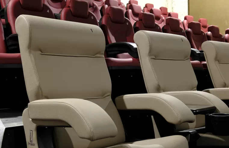 |📽️ Rede de cinemas terá prazo de 180 dias para instalar assentos adaptados para pessoas obesas