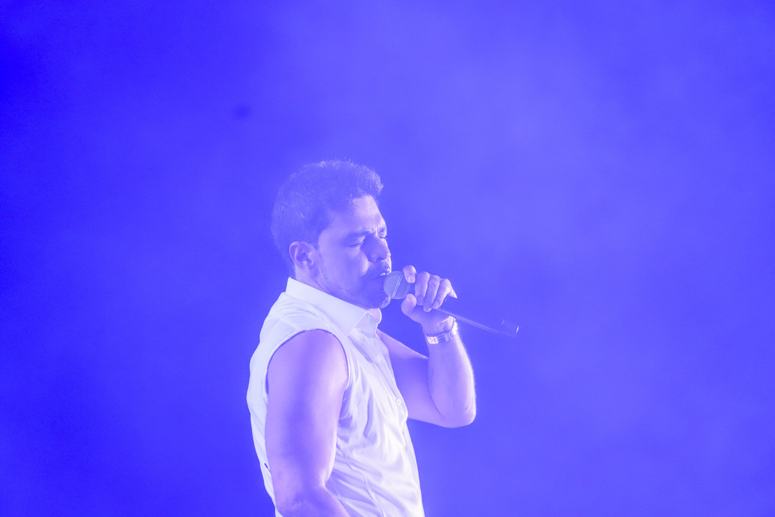 |🚫 Zezé Di Camargo desafina no palco e proíbe imprensa de filmar show junino em Pernambuco