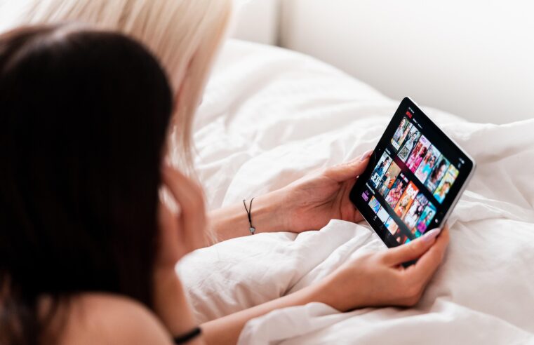 |📺 Entenda o acordo inédito fechado pela Netflix para transmitir canais de TV ao vivo