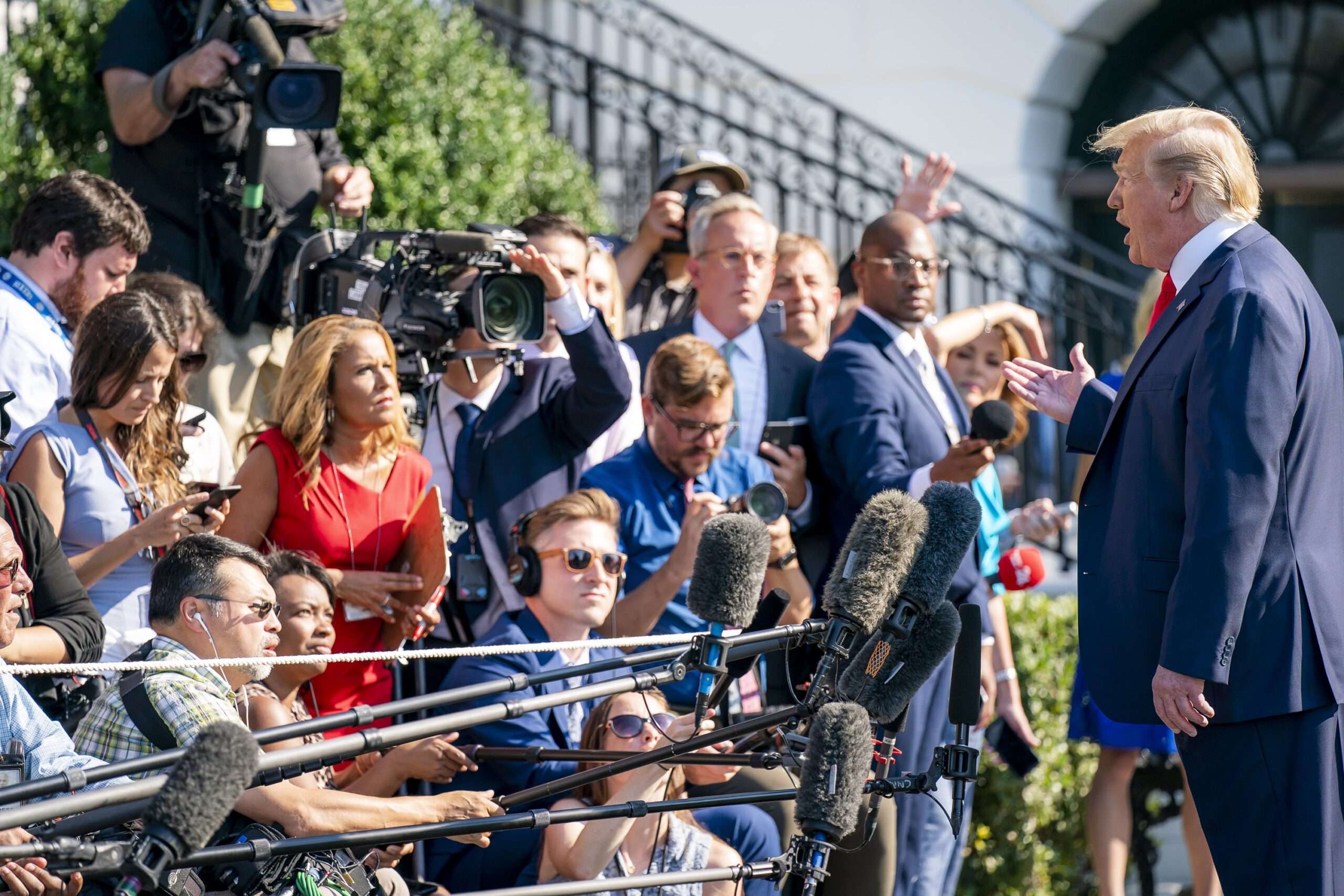 |🚫📺 Governo Trump exige que jornalistas submetam reportagens à sua aprovação